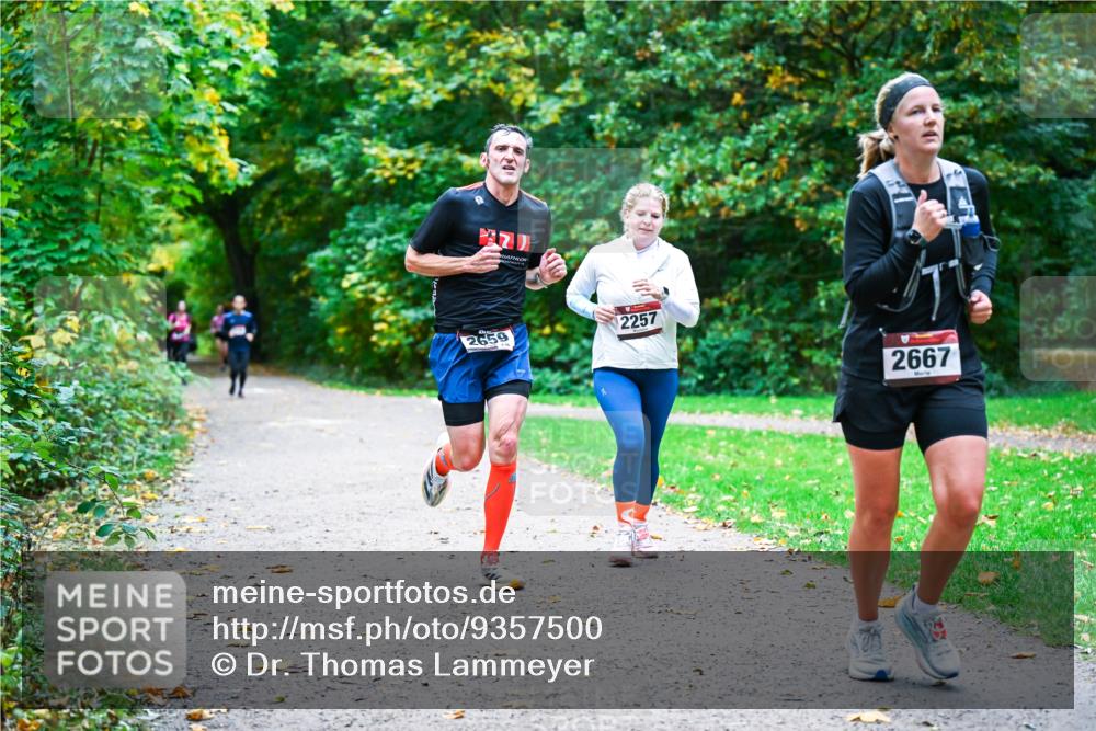 12.10.2025 - Bramfelder Halbmarathon 2025 Dr. Thomas Lammeyer http://msf.ph/oto/9357500 12.10.2025 11:01:13 Laufen 2257, 2659, 2667 meine-sportfotos.de