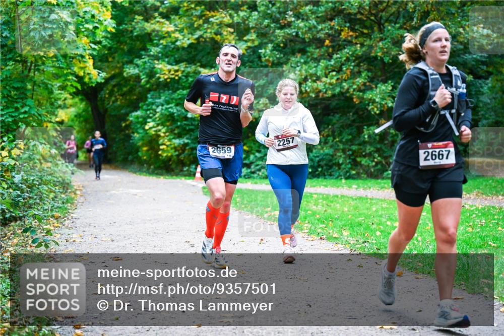 12.10.2025 - Bramfelder Halbmarathon 2025 Dr. Thomas Lammeyer http://msf.ph/oto/9357501 12.10.2025 11:01:13 Laufen 2659, 86, 2257, 2667 meine-sportfotos.de