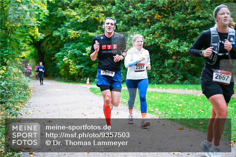 12.10.2025 - Bramfelder Halbmarathon 2025 Dr. Thomas Lammeyer http://msf.ph/oto/9357503 12.10.2025 11:01:13 Laufen 2257, 2659, 2667 meine-sportfotos.de