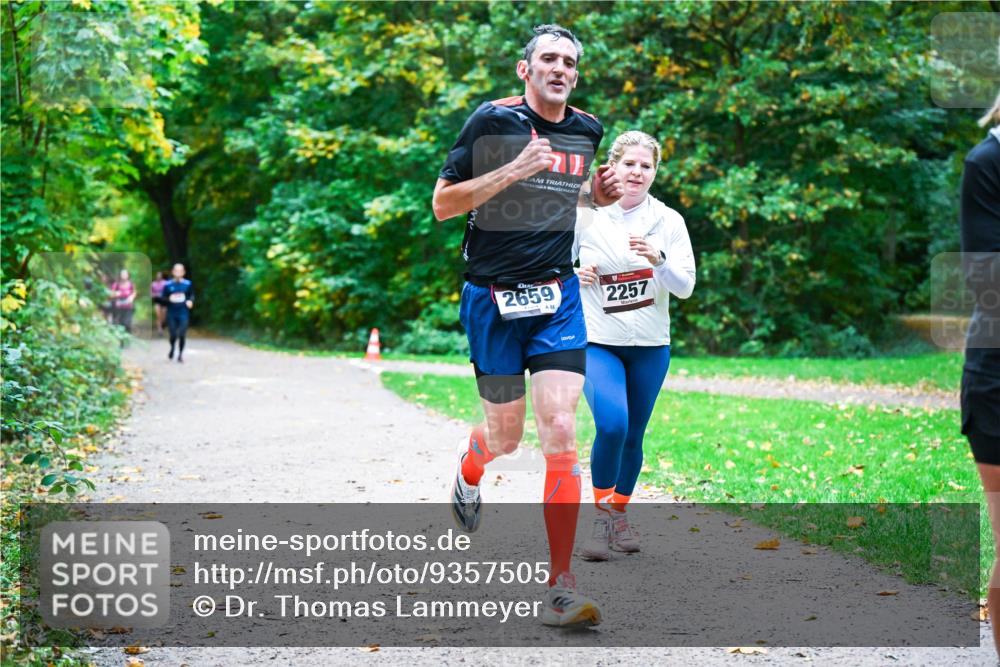 12.10.2025 - Bramfelder Halbmarathon 2025 Dr. Thomas Lammeyer http://msf.ph/oto/9357505 12.10.2025 11:01:13 Laufen 2659, 86, 2257 meine-sportfotos.de