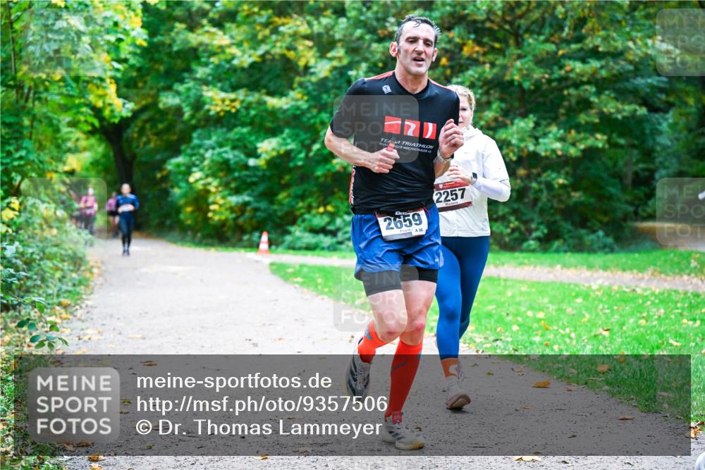 12.10.2025 - Bramfelder Halbmarathon 2025 Dr. Thomas Lammeyer http://msf.ph/oto/9357506 12.10.2025 11:01:14 Laufen 2659, 86, 2257 meine-sportfotos.de