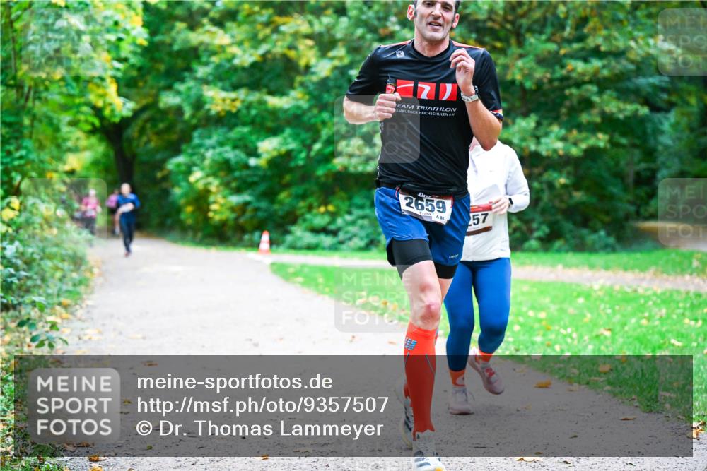 12.10.2025 - Bramfelder Halbmarathon 2025 Dr. Thomas Lammeyer http://msf.ph/oto/9357507 12.10.2025 11:01:14 Laufen 2659, 86, 57 meine-sportfotos.de