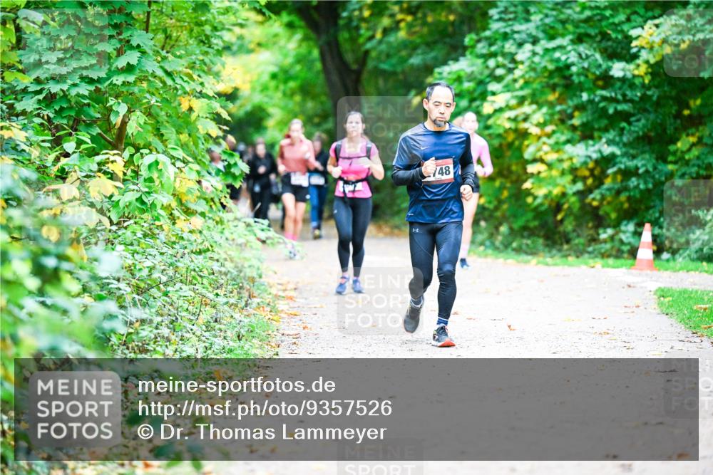 12.10.2025 - Bramfelder Halbmarathon 2025 Dr. Thomas Lammeyer http://msf.ph/oto/9357526 12.10.2025 11:01:19 Laufen 748 meine-sportfotos.de