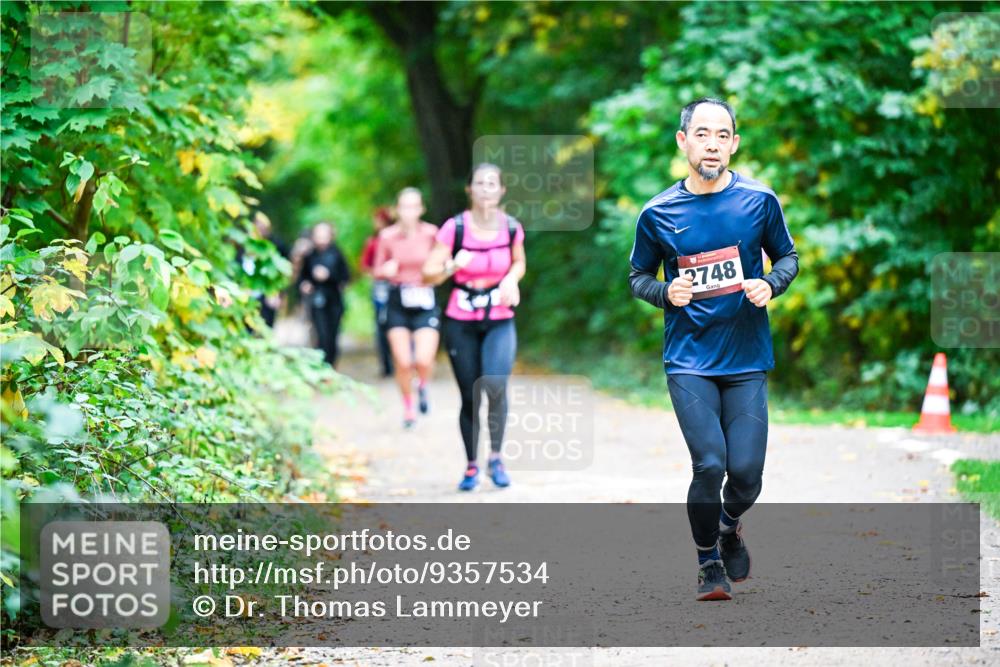 12.10.2025 - Bramfelder Halbmarathon 2025 Dr. Thomas Lammeyer http://msf.ph/oto/9357534 12.10.2025 11:01:20 Laufen 2748 meine-sportfotos.de