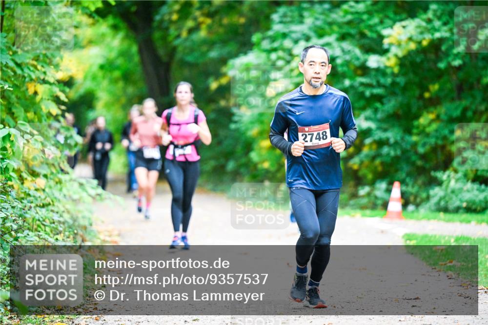 12.10.2025 - Bramfelder Halbmarathon 2025 Dr. Thomas Lammeyer http://msf.ph/oto/9357537 12.10.2025 11:01:20 Laufen 2748 meine-sportfotos.de