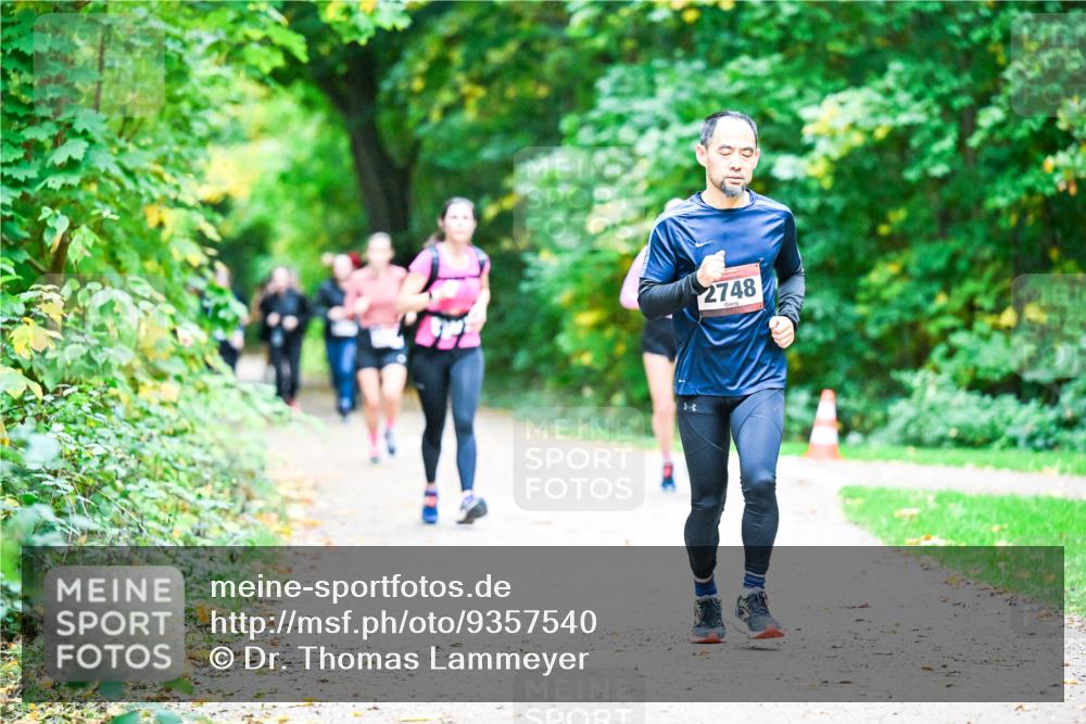 12.10.2025 - Bramfelder Halbmarathon 2025 Dr. Thomas Lammeyer http://msf.ph/oto/9357540 12.10.2025 11:01:21 Laufen 2748 meine-sportfotos.de