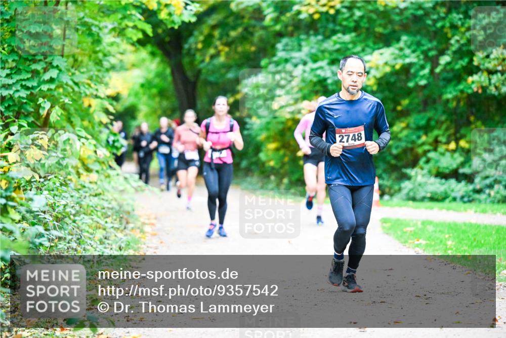 12.10.2025 - Bramfelder Halbmarathon 2025 Dr. Thomas Lammeyer http://msf.ph/oto/9357542 12.10.2025 11:01:21 Laufen 2748 meine-sportfotos.de
