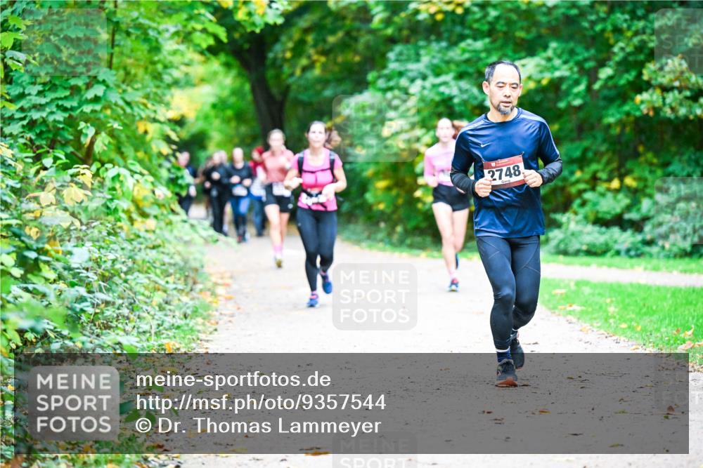 12.10.2025 - Bramfelder Halbmarathon 2025 Dr. Thomas Lammeyer http://msf.ph/oto/9357544 12.10.2025 11:01:21 Laufen 2748 meine-sportfotos.de