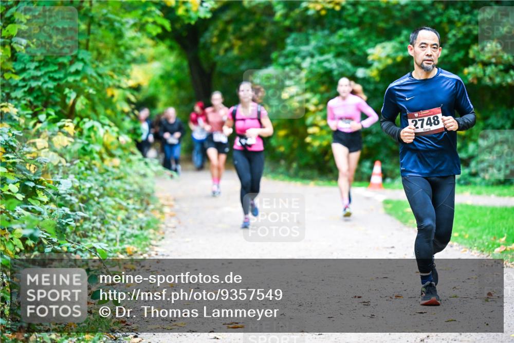 12.10.2025 - Bramfelder Halbmarathon 2025 Dr. Thomas Lammeyer http://msf.ph/oto/9357549 12.10.2025 11:01:22 Laufen 2748 meine-sportfotos.de