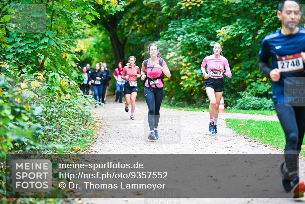 12.10.2025 - Bramfelder Halbmarathon 2025 Dr. Thomas Lammeyer http://msf.ph/oto/9357552 12.10.2025 11:01:23 Laufen 2414, 2669, 2748 meine-sportfotos.de