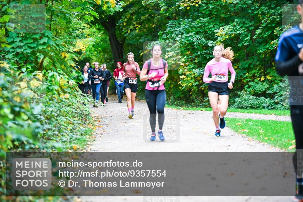 12.10.2025 - Bramfelder Halbmarathon 2025 Dr. Thomas Lammeyer http://msf.ph/oto/9357554 12.10.2025 11:01:23 Laufen 2414, 2295, 2669 meine-sportfotos.de