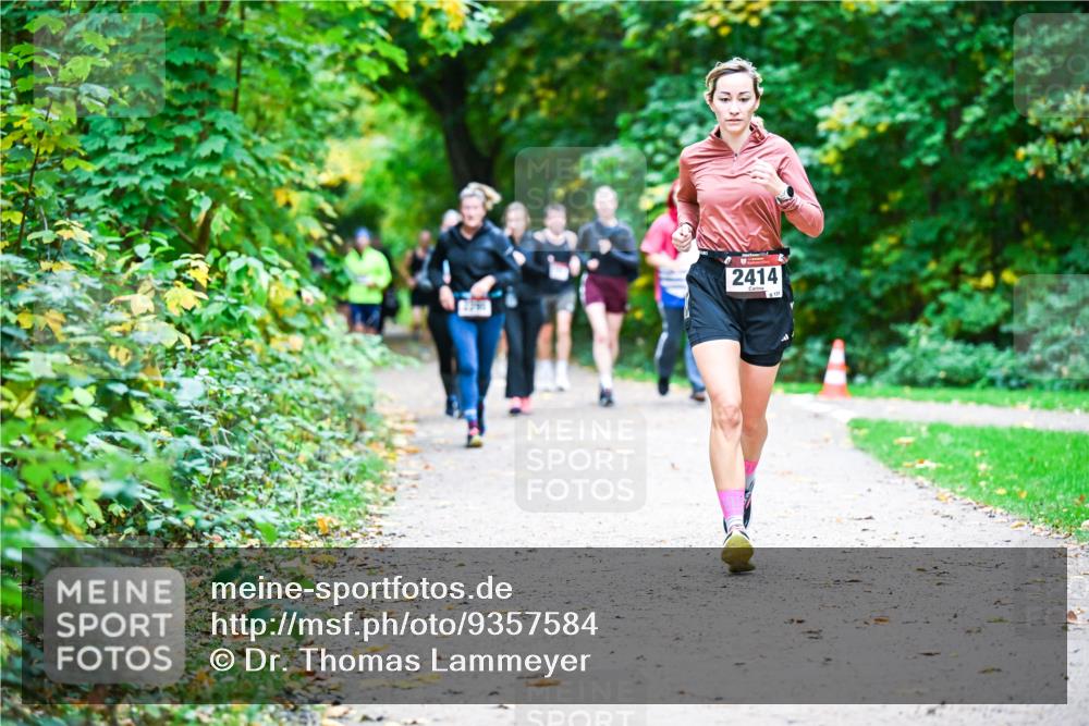 12.10.2025 - Bramfelder Halbmarathon 2025 Dr. Thomas Lammeyer http://msf.ph/oto/9357584 12.10.2025 11:01:28 Laufen 2414, 8131 meine-sportfotos.de