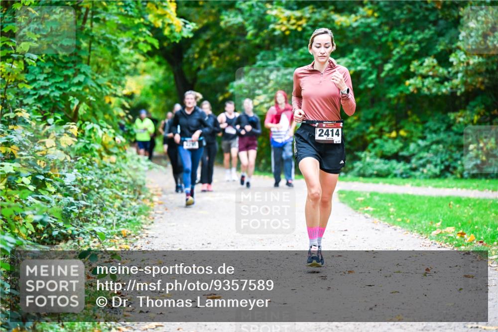 12.10.2025 - Bramfelder Halbmarathon 2025 Dr. Thomas Lammeyer http://msf.ph/oto/9357589 12.10.2025 11:01:29 Laufen 2414, 131 meine-sportfotos.de