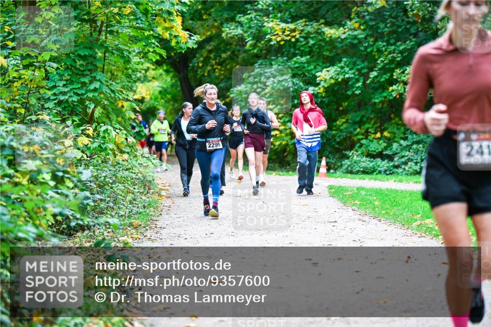 12.10.2025 - Bramfelder Halbmarathon 2025 Dr. Thomas Lammeyer http://msf.ph/oto/9357600 12.10.2025 11:01:31 Laufen 2295, 241 meine-sportfotos.de