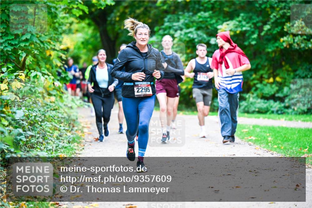 12.10.2025 - Bramfelder Halbmarathon 2025 Dr. Thomas Lammeyer http://msf.ph/oto/9357609 12.10.2025 11:01:32 Laufen 2295 meine-sportfotos.de