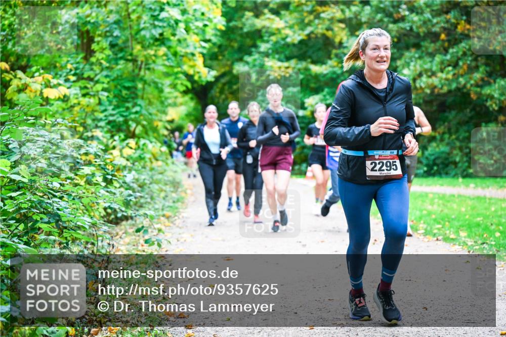 12.10.2025 - Bramfelder Halbmarathon 2025 Dr. Thomas Lammeyer http://msf.ph/oto/9357625 12.10.2025 11:01:35 Laufen 2295 meine-sportfotos.de