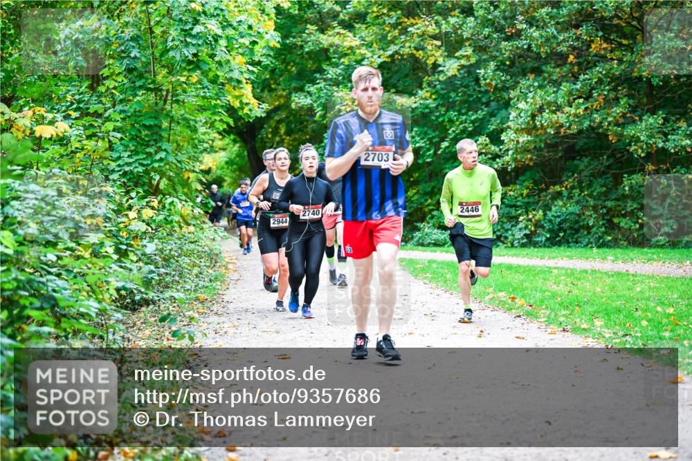12.10.2025 - Bramfelder Halbmarathon 2025 Dr. Thomas Lammeyer http://msf.ph/oto/9357686 12.10.2025 11:01:45 Laufen 2944, 2740, 2703, 2446 meine-sportfotos.de