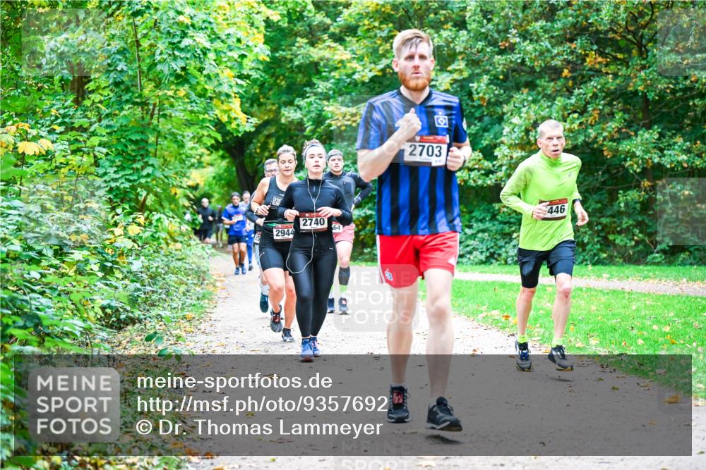 12.10.2025 - Bramfelder Halbmarathon 2025 Dr. Thomas Lammeyer http://msf.ph/oto/9357692 12.10.2025 11:01:46 Laufen 2740, 64, 2944, 2703, 446 meine-sportfotos.de