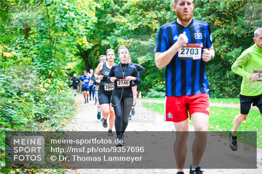 12.10.2025 - Bramfelder Halbmarathon 2025 Dr. Thomas Lammeyer http://msf.ph/oto/9357696 12.10.2025 11:01:47 Laufen 250, 2944, 2740, 2703, 44 meine-sportfotos.de