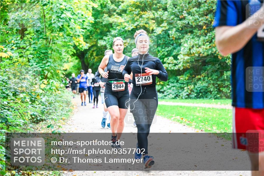 12.10.2025 - Bramfelder Halbmarathon 2025 Dr. Thomas Lammeyer http://msf.ph/oto/9357702 12.10.2025 11:01:47 Laufen 2740, 2944, 250 meine-sportfotos.de