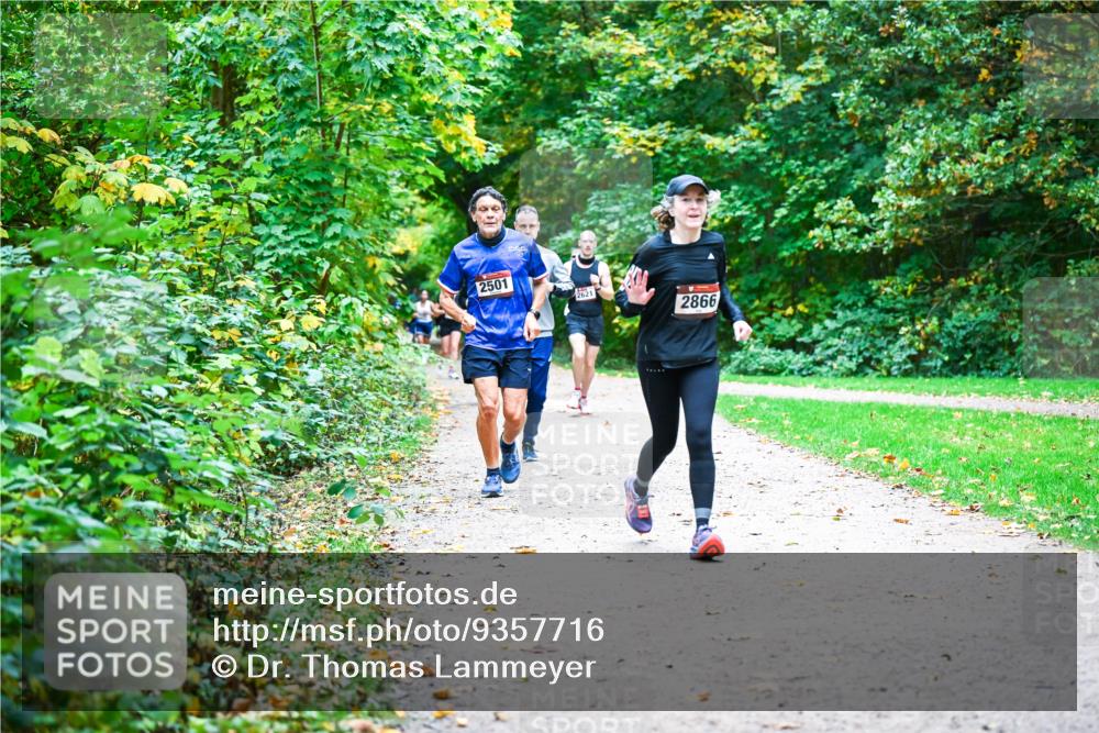12.10.2025 - Bramfelder Halbmarathon 2025 Dr. Thomas Lammeyer http://msf.ph/oto/9357716 12.10.2025 11:01:52 Laufen 2501, 2621, 2866 meine-sportfotos.de