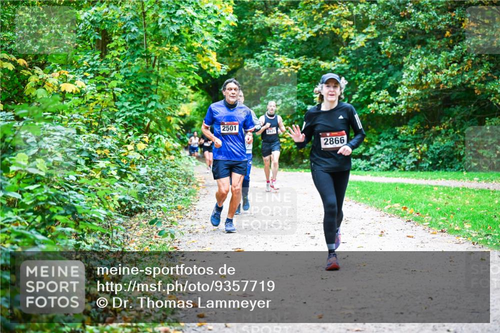 12.10.2025 - Bramfelder Halbmarathon 2025 Dr. Thomas Lammeyer http://msf.ph/oto/9357719 12.10.2025 11:01:53 Laufen 2501, 2621, 2866 meine-sportfotos.de