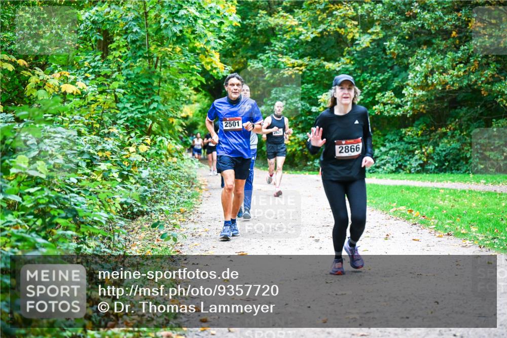 12.10.2025 - Bramfelder Halbmarathon 2025 Dr. Thomas Lammeyer http://msf.ph/oto/9357720 12.10.2025 11:01:53 Laufen 2501, 2621, 2866 meine-sportfotos.de