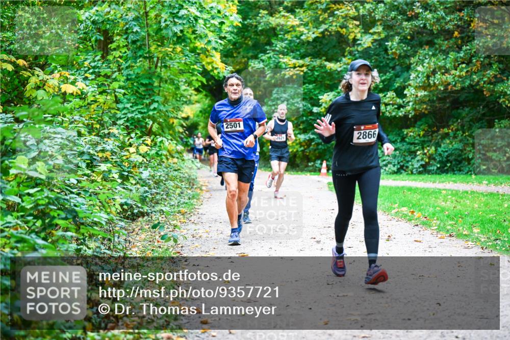 12.10.2025 - Bramfelder Halbmarathon 2025 Dr. Thomas Lammeyer http://msf.ph/oto/9357721 12.10.2025 11:01:53 Laufen 2501, 2621, 2866 meine-sportfotos.de