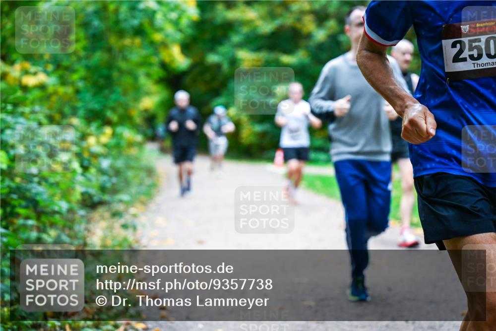 12.10.2025 - Bramfelder Halbmarathon 2025 Dr. Thomas Lammeyer http://msf.ph/oto/9357738 12.10.2025 11:01:56 Laufen 34, 250 meine-sportfotos.de