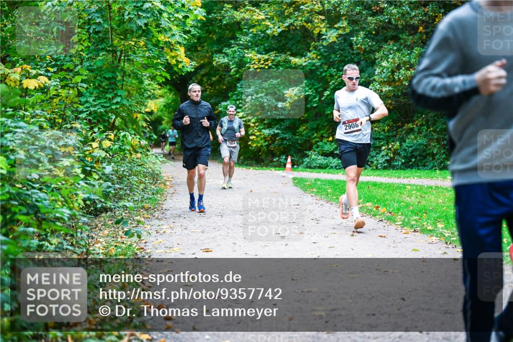 12.10.2025 - Bramfelder Halbmarathon 2025 Dr. Thomas Lammeyer http://msf.ph/oto/9357742 12.10.2025 11:01:57 Laufen 2954, 2908 meine-sportfotos.de