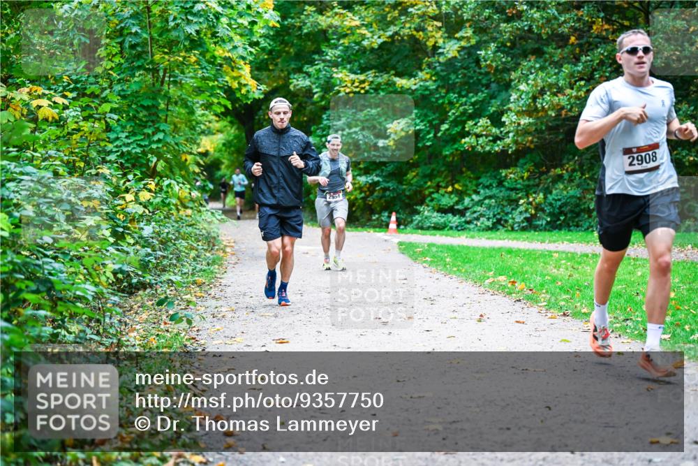 12.10.2025 - Bramfelder Halbmarathon 2025 Dr. Thomas Lammeyer http://msf.ph/oto/9357750 12.10.2025 11:01:58 Laufen 2954, 2908 meine-sportfotos.de