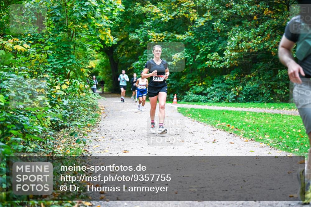 12.10.2025 - Bramfelder Halbmarathon 2025 Dr. Thomas Lammeyer http://msf.ph/oto/9357755 12.10.2025 11:02:02 Laufen 2410, 2370 meine-sportfotos.de