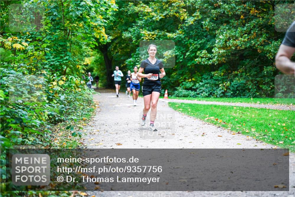 12.10.2025 - Bramfelder Halbmarathon 2025 Dr. Thomas Lammeyer http://msf.ph/oto/9357756 12.10.2025 11:02:02 Laufen 410, 370 meine-sportfotos.de