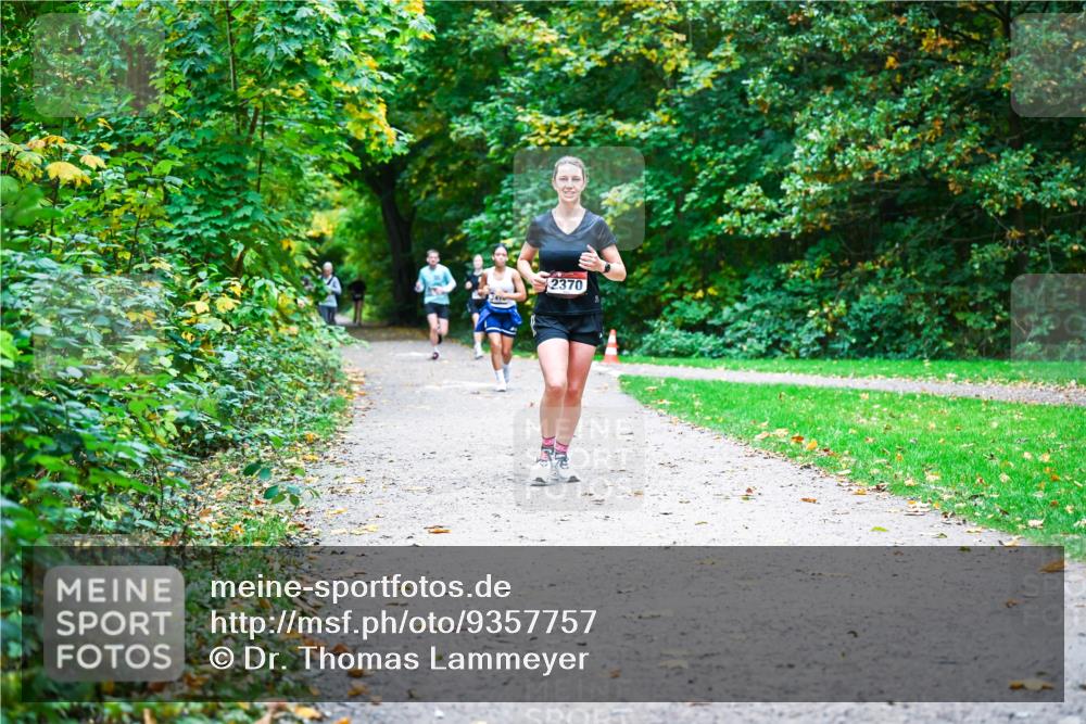 12.10.2025 - Bramfelder Halbmarathon 2025 Dr. Thomas Lammeyer http://msf.ph/oto/9357757 12.10.2025 11:02:02 Laufen 241, 2370 meine-sportfotos.de