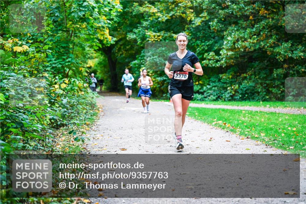 12.10.2025 - Bramfelder Halbmarathon 2025 Dr. Thomas Lammeyer http://msf.ph/oto/9357763 12.10.2025 11:02:03 Laufen 2370 meine-sportfotos.de