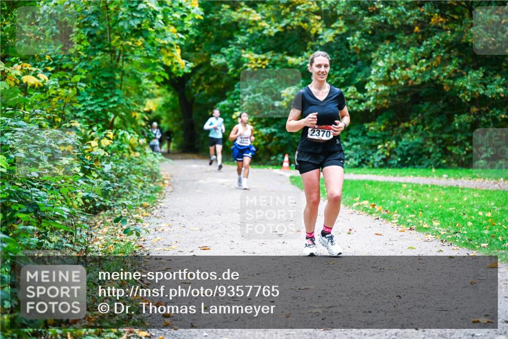 12.10.2025 - Bramfelder Halbmarathon 2025 Dr. Thomas Lammeyer http://msf.ph/oto/9357765 12.10.2025 11:02:03 Laufen 2370 meine-sportfotos.de