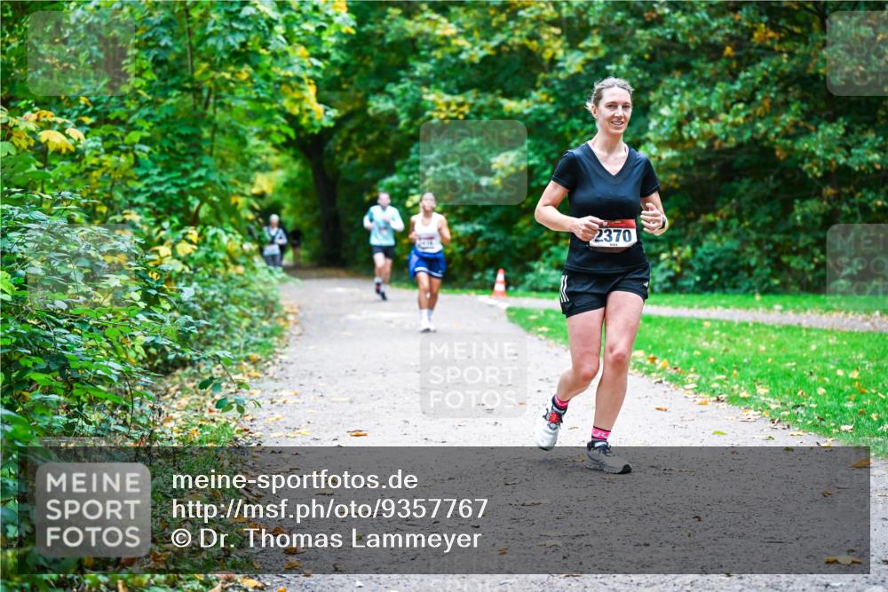 12.10.2025 - Bramfelder Halbmarathon 2025 Dr. Thomas Lammeyer http://msf.ph/oto/9357767 12.10.2025 11:02:03 Laufen 2370 meine-sportfotos.de