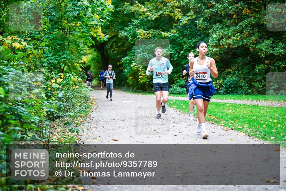 12.10.2025 - Bramfelder Halbmarathon 2025 Dr. Thomas Lammeyer http://msf.ph/oto/9357789 12.10.2025 11:02:08 Laufen 2419, 30, 00, 2571, 28, 2410 meine-sportfotos.de