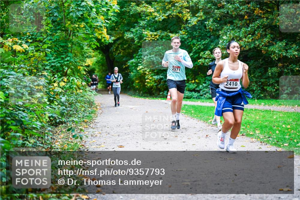12.10.2025 - Bramfelder Halbmarathon 2025 Dr. Thomas Lammeyer http://msf.ph/oto/9357793 12.10.2025 11:02:08 Laufen 2571, 2410 meine-sportfotos.de