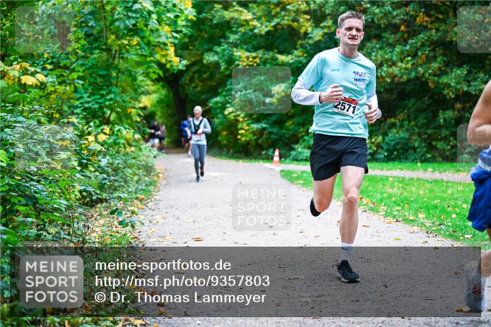 12.10.2025 - Bramfelder Halbmarathon 2025 Dr. Thomas Lammeyer http://msf.ph/oto/9357803 12.10.2025 11:02:10 Laufen 2571 meine-sportfotos.de