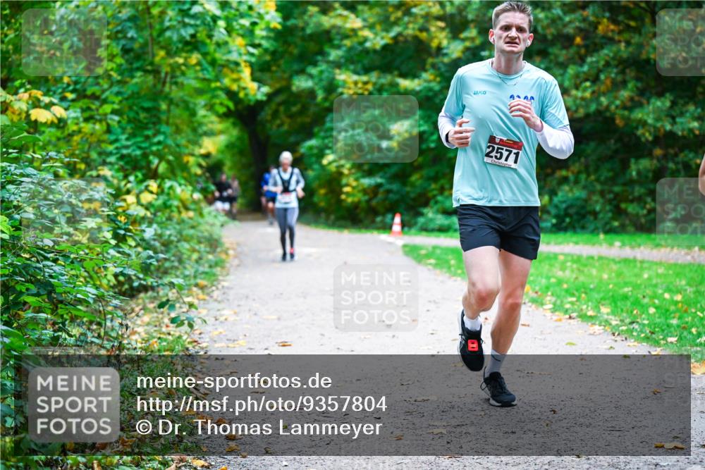 12.10.2025 - Bramfelder Halbmarathon 2025 Dr. Thomas Lammeyer http://msf.ph/oto/9357804 12.10.2025 11:02:10 Laufen 2429, 2571 meine-sportfotos.de