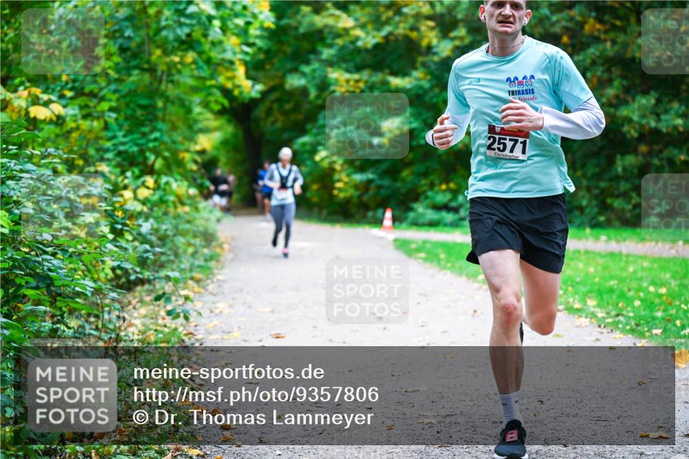 12.10.2025 - Bramfelder Halbmarathon 2025 Dr. Thomas Lammeyer http://msf.ph/oto/9357806 12.10.2025 11:02:10 Laufen 2571 meine-sportfotos.de