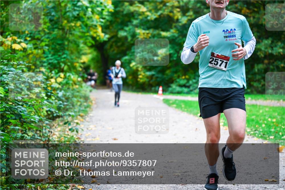 12.10.2025 - Bramfelder Halbmarathon 2025 Dr. Thomas Lammeyer http://msf.ph/oto/9357807 12.10.2025 11:02:10 Laufen 2571 meine-sportfotos.de