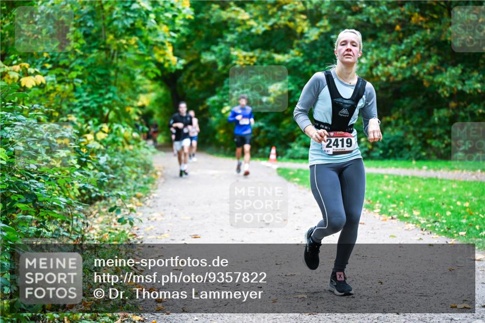 12.10.2025 - Bramfelder Halbmarathon 2025 Dr. Thomas Lammeyer http://msf.ph/oto/9357822 12.10.2025 11:02:15 Laufen 2419, 887 meine-sportfotos.de