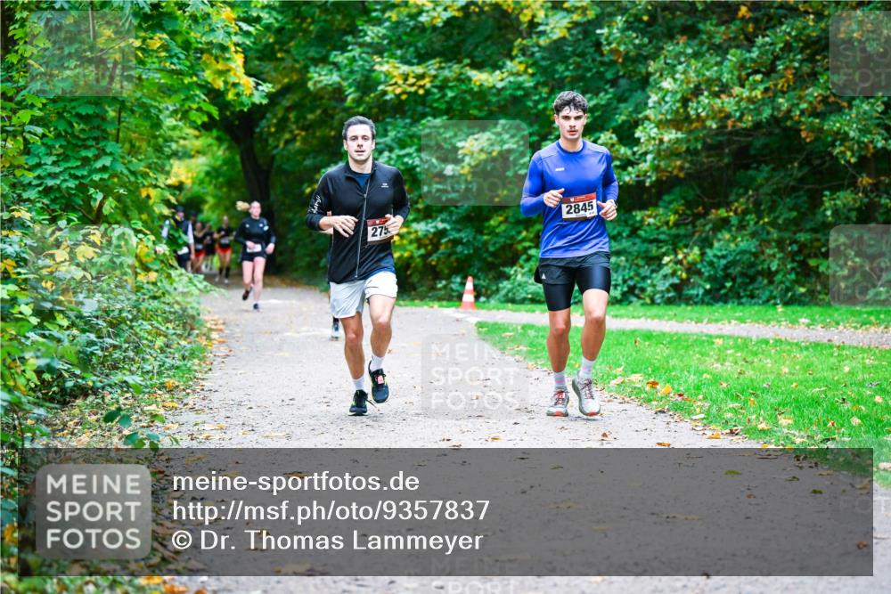 12.10.2025 - Bramfelder Halbmarathon 2025 Dr. Thomas Lammeyer http://msf.ph/oto/9357837 12.10.2025 11:02:18 Laufen 10, 275, 2845 meine-sportfotos.de