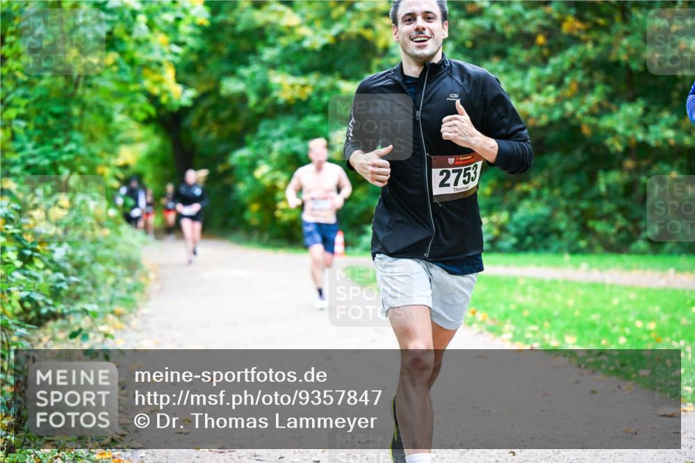12.10.2025 - Bramfelder Halbmarathon 2025 Dr. Thomas Lammeyer http://msf.ph/oto/9357847 12.10.2025 11:02:20 Laufen 2753 meine-sportfotos.de