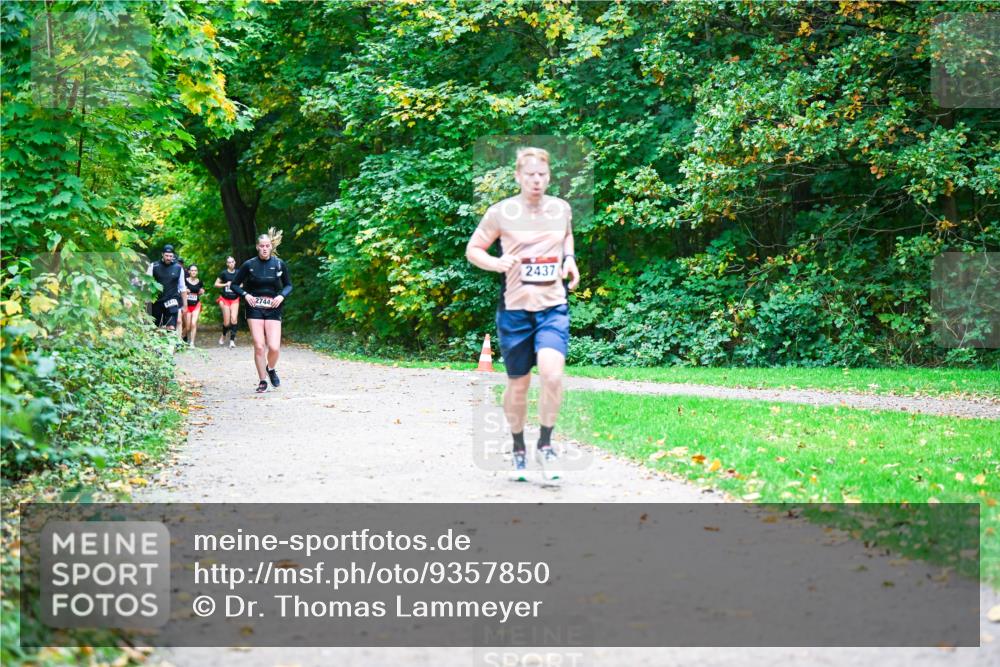 12.10.2025 - Bramfelder Halbmarathon 2025 Dr. Thomas Lammeyer http://msf.ph/oto/9357850 12.10.2025 11:02:21 Laufen 2437 meine-sportfotos.de