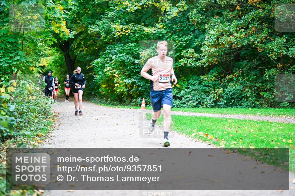 12.10.2025 - Bramfelder Halbmarathon 2025 Dr. Thomas Lammeyer http://msf.ph/oto/9357851 12.10.2025 11:02:21 Laufen 2471, 2437 meine-sportfotos.de