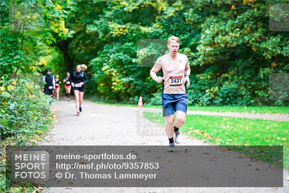 12.10.2025 - Bramfelder Halbmarathon 2025 Dr. Thomas Lammeyer http://msf.ph/oto/9357853 12.10.2025 11:02:22 Laufen 2437 meine-sportfotos.de