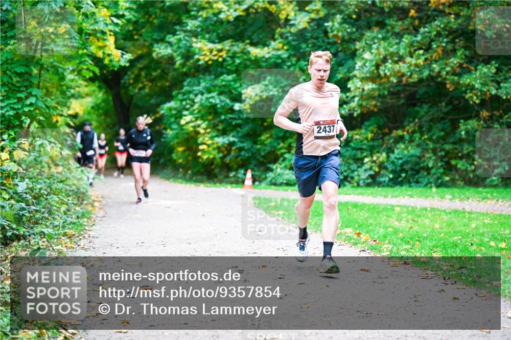 12.10.2025 - Bramfelder Halbmarathon 2025 Dr. Thomas Lammeyer http://msf.ph/oto/9357854 12.10.2025 11:02:22 Laufen 2437 meine-sportfotos.de